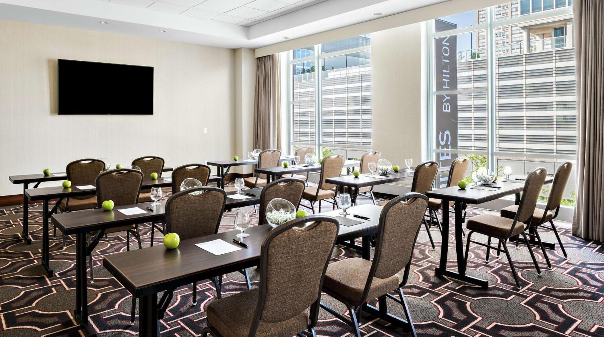 Hampton Inn Chicago Mccormick Place Exterior foto
