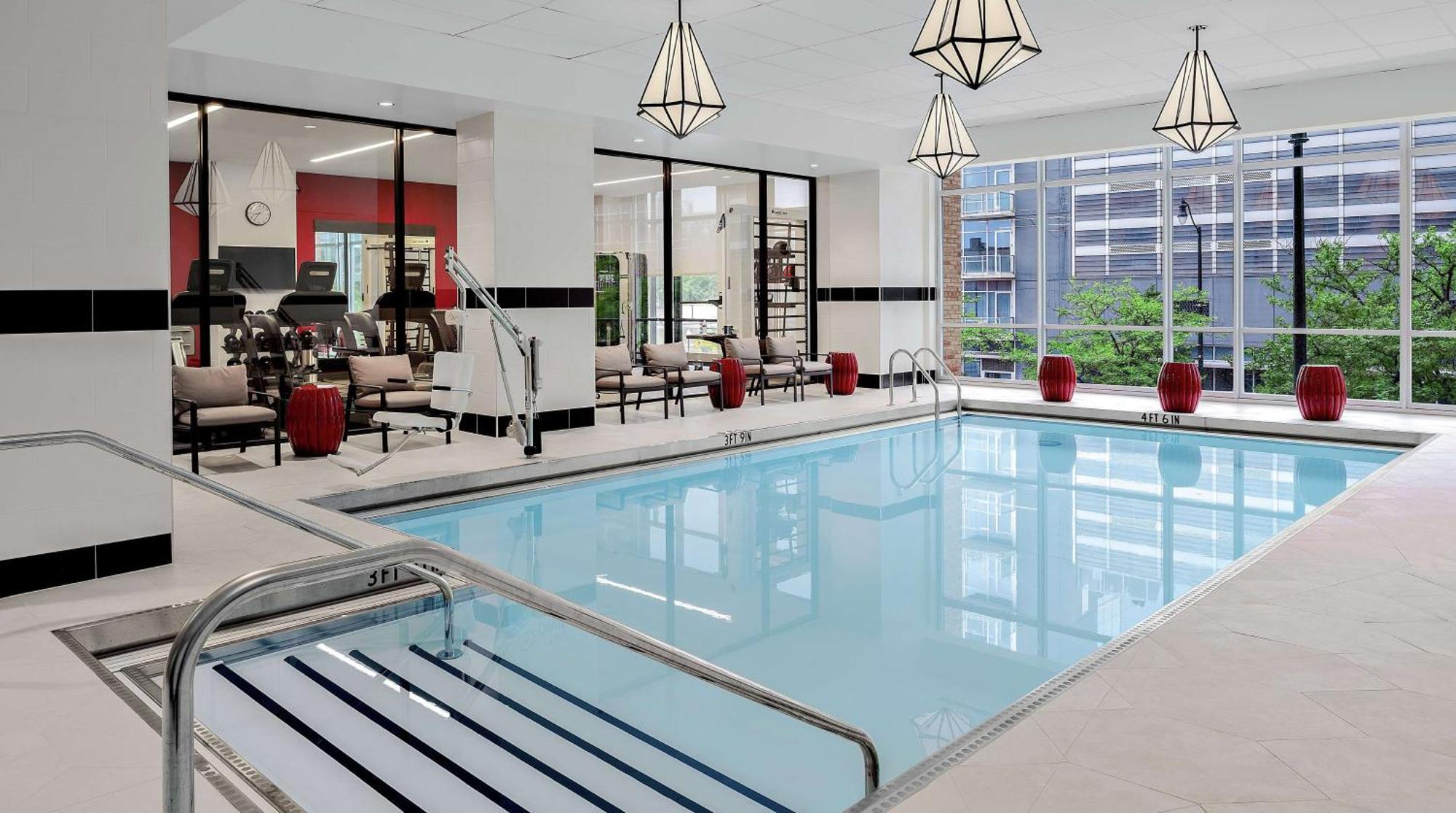 Hampton Inn Chicago Mccormick Place Exterior foto